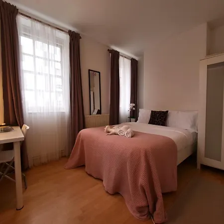 Comfy Private Bedrooms In Heart Of London